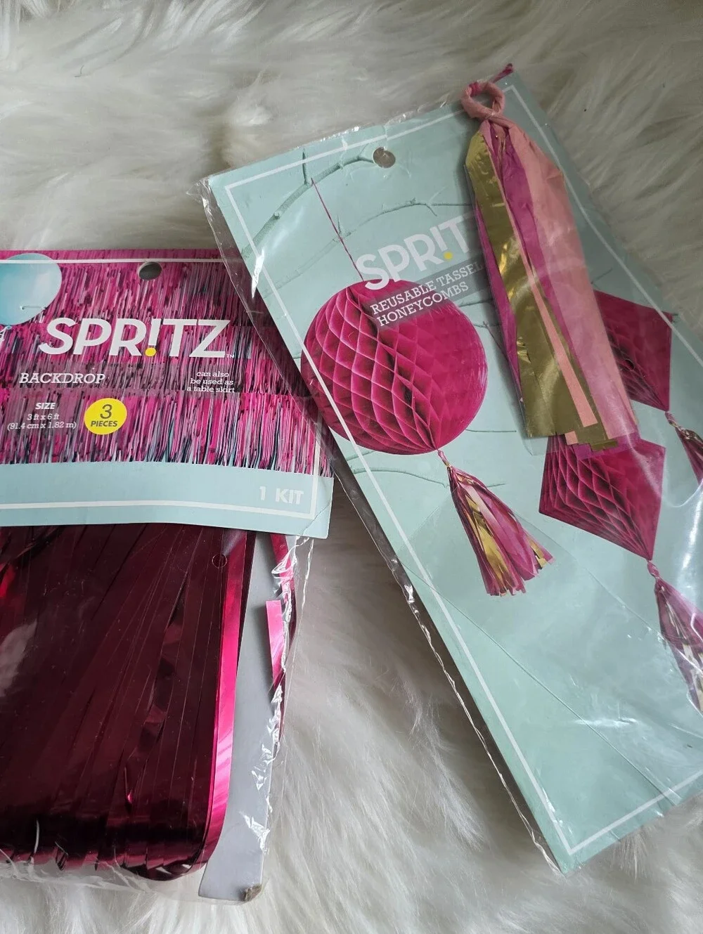 ☆ Raspberry Pink Streamer Backdrop & Honeycomb Combo Set